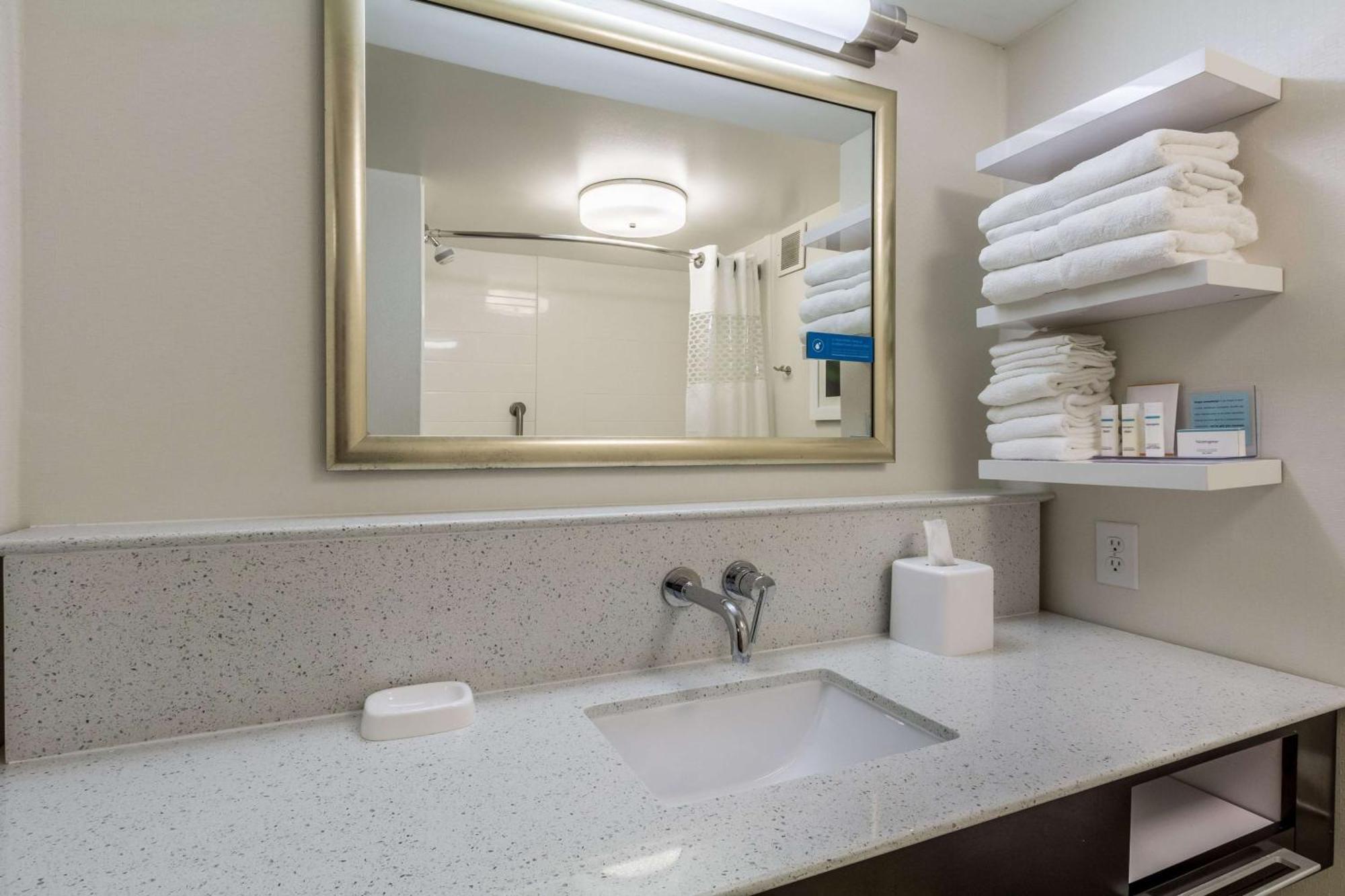 Hampton Inn Jackson Pearl Intrntl Airport Exterior photo