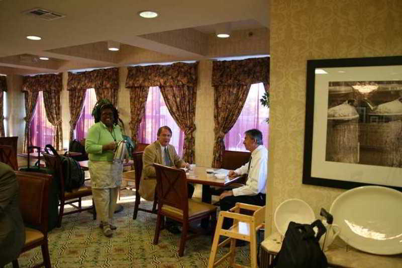 Hampton Inn Jackson Pearl Intrntl Airport Restaurant photo
